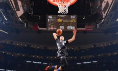 足球最新战报！美国队迎战阿根廷队，豪门翻车，赛后引发巨大争议